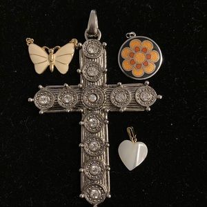 Pendent bundle set of four. No chains include.